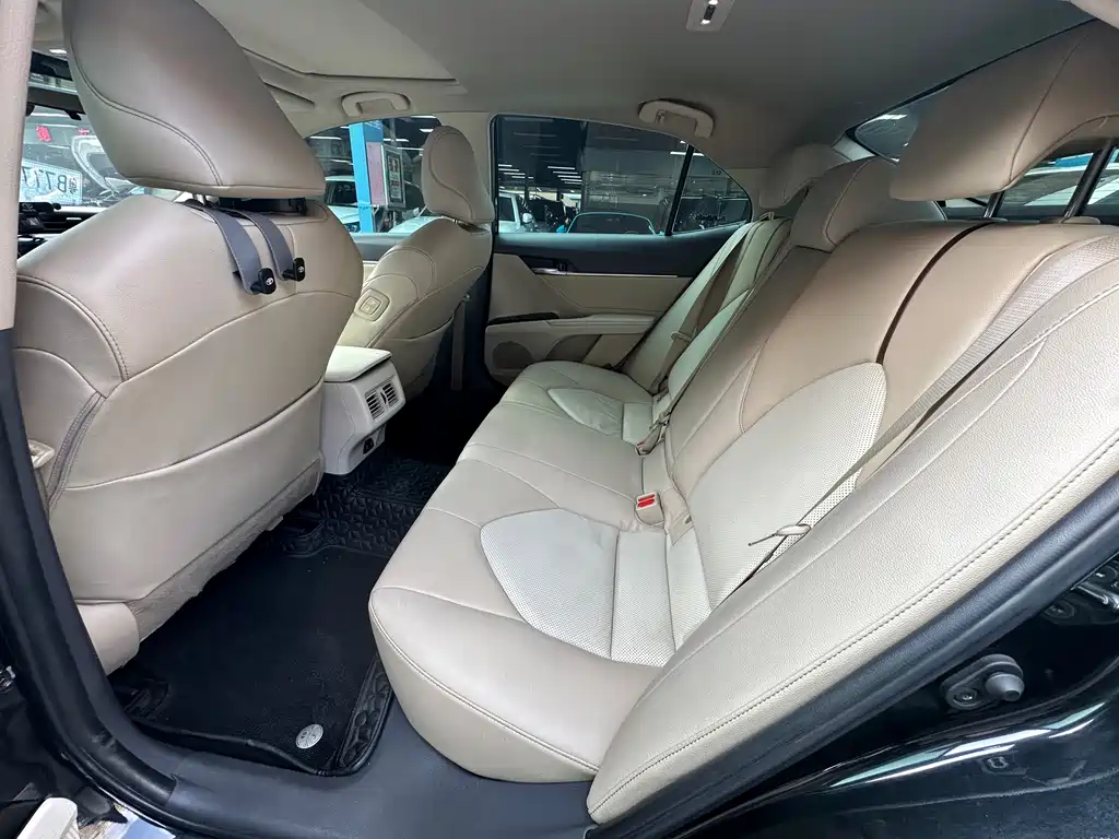 Toyota Camry 2020 — фото 9
