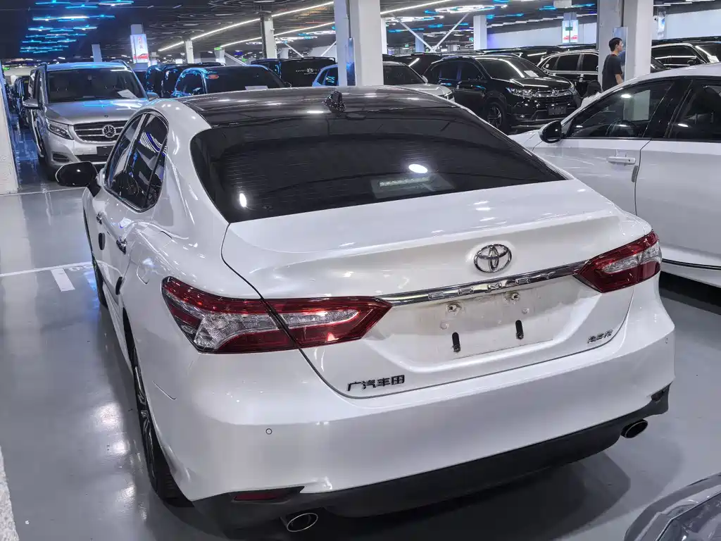 Toyota Camry 2023 — фото 12