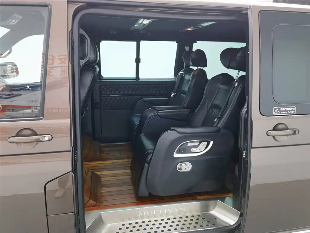 Volkswagen Multivan 2016 — фото 15