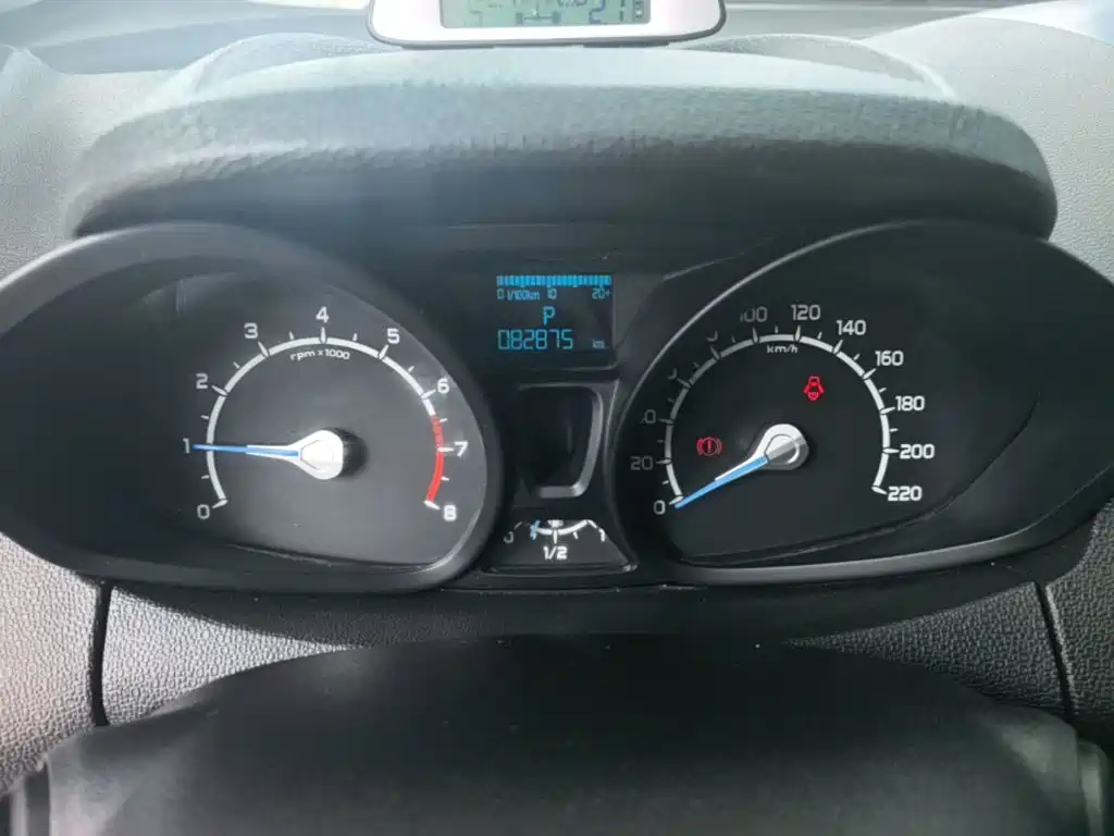 Ford EcoSport 2015 — фото 12