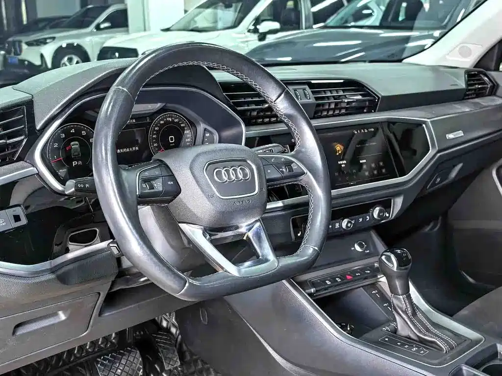Audi Q3 2022 — фото 11