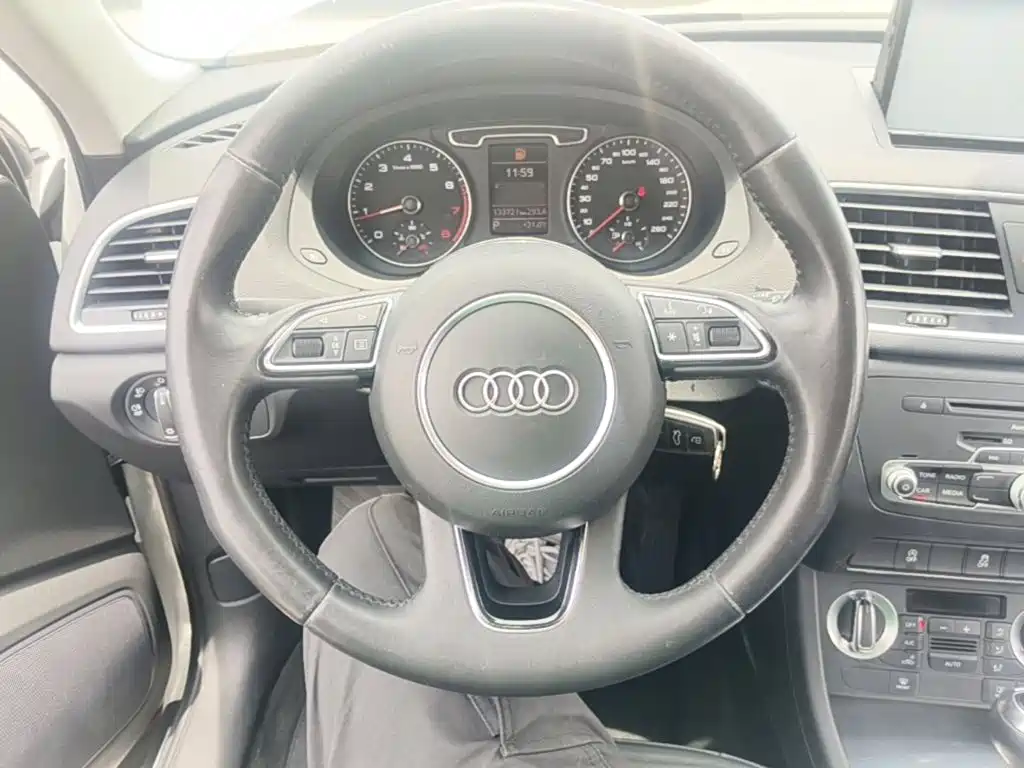 Audi Q3 2014 — фото 11