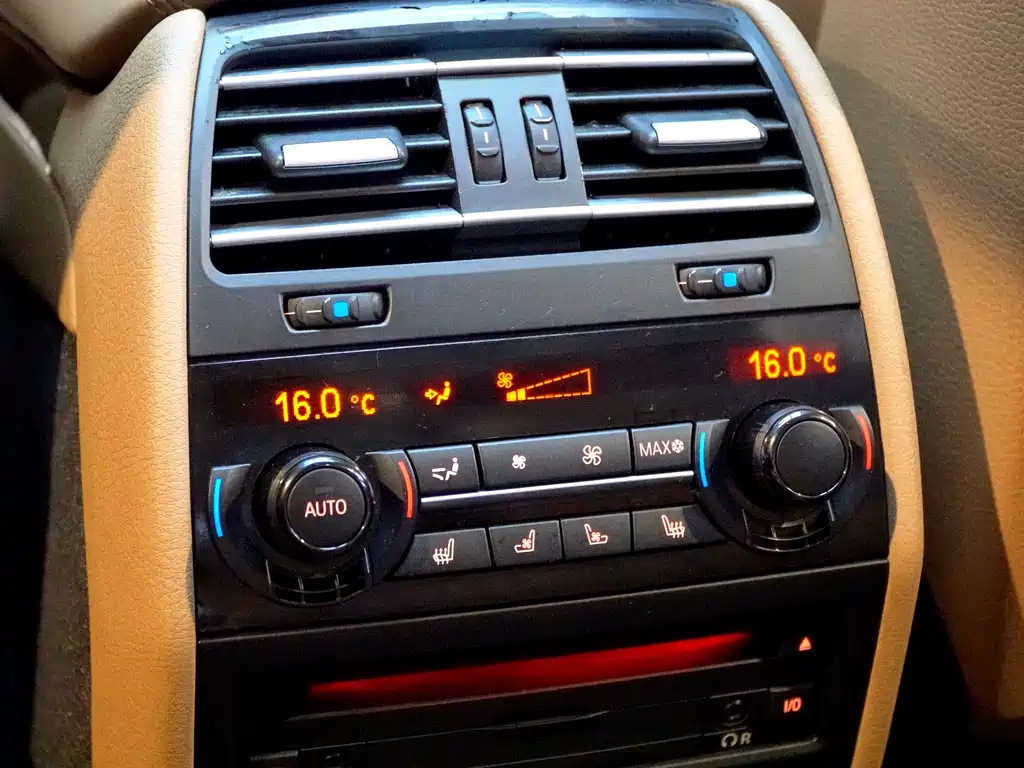 BMW 7 Series 2012 — фото 13
