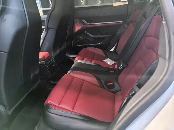 Porsche Taycan 2026