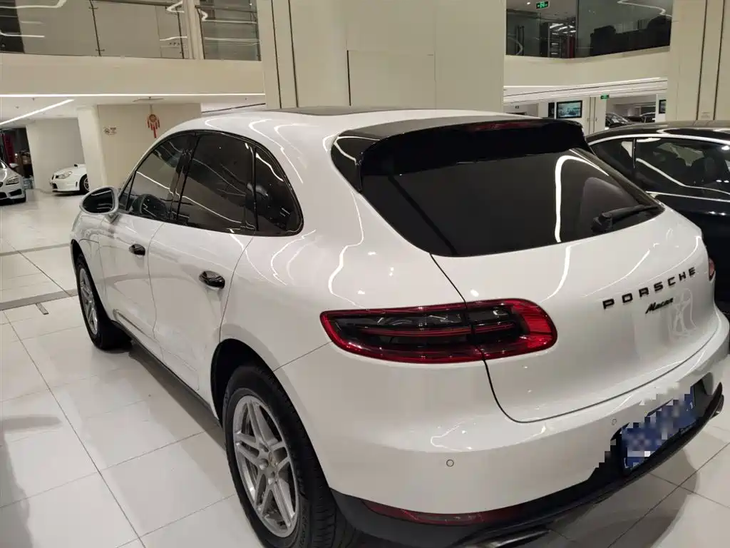 Porsche Macan 2018 — фото 21