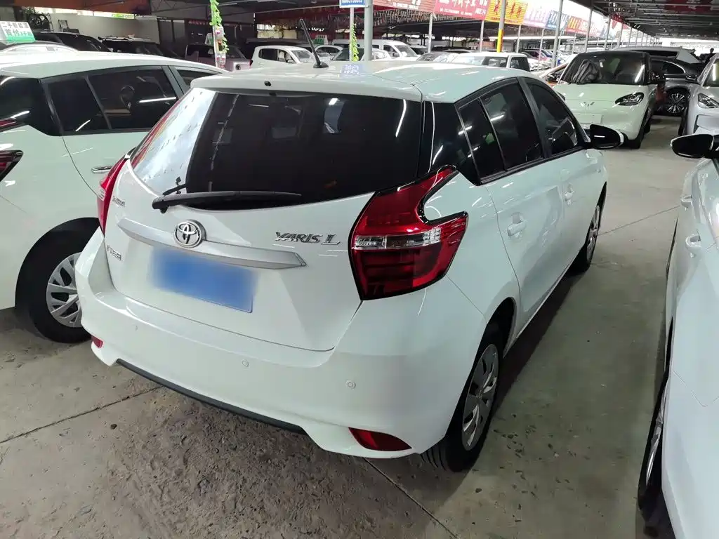 Toyota Yaris L 2020 — фото 6