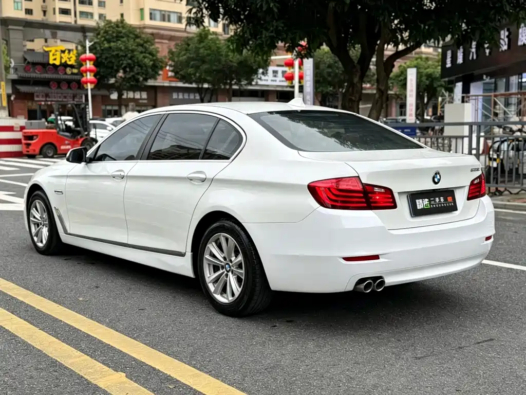 BMW 5 Series 2015 — фото 16