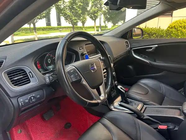 Volvo V40 2014