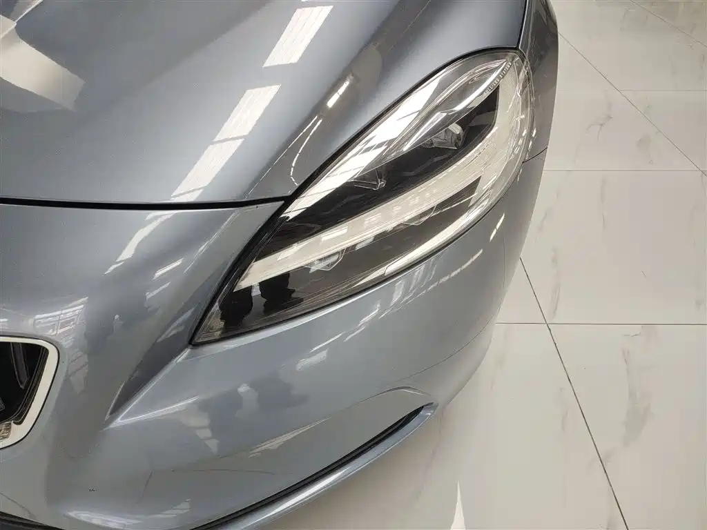 Volvo V40 2018 — фото 24