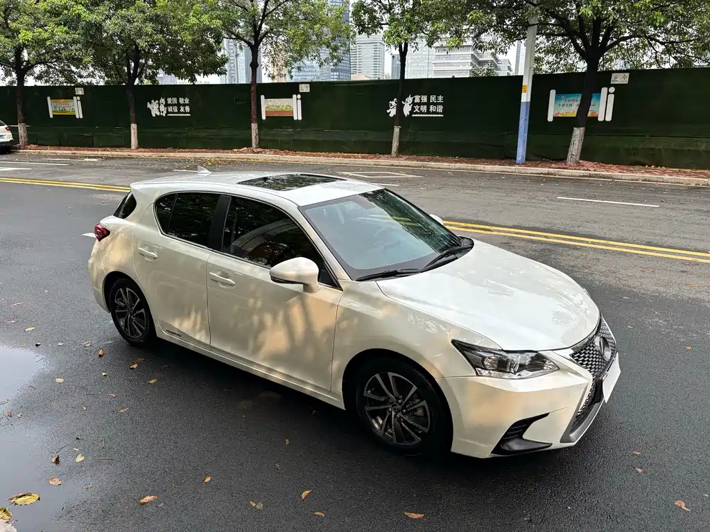 Lexus CT 2018 — фото 27