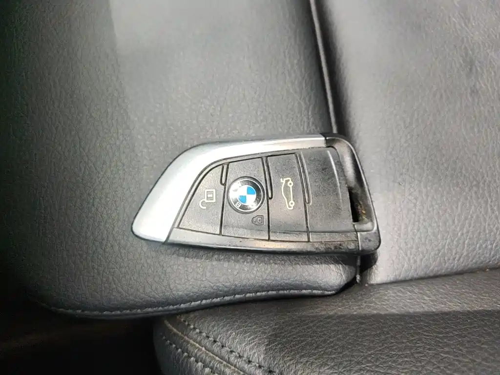 BMW 1 Series 2017 — фото 9
