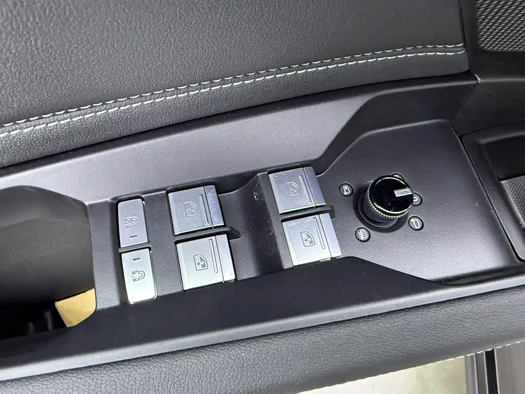 Audi Q5 e-tron — фото 18