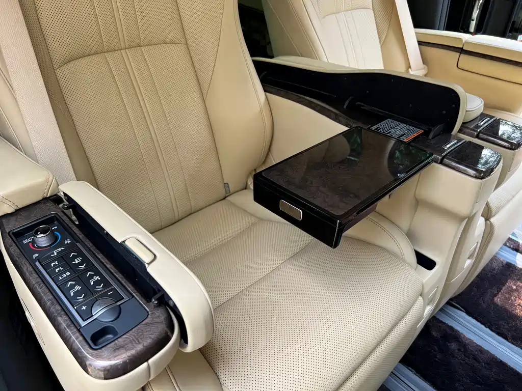 Toyota Vellfire 2022 — фото 10