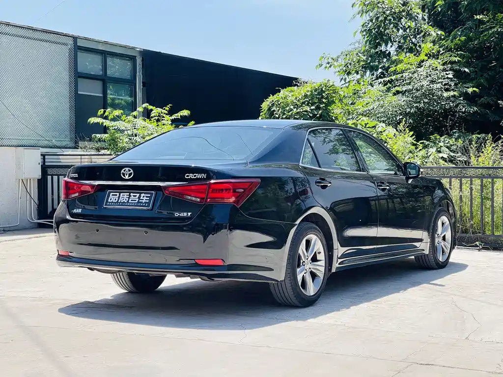 Toyota Crown 2017 — фото 20
