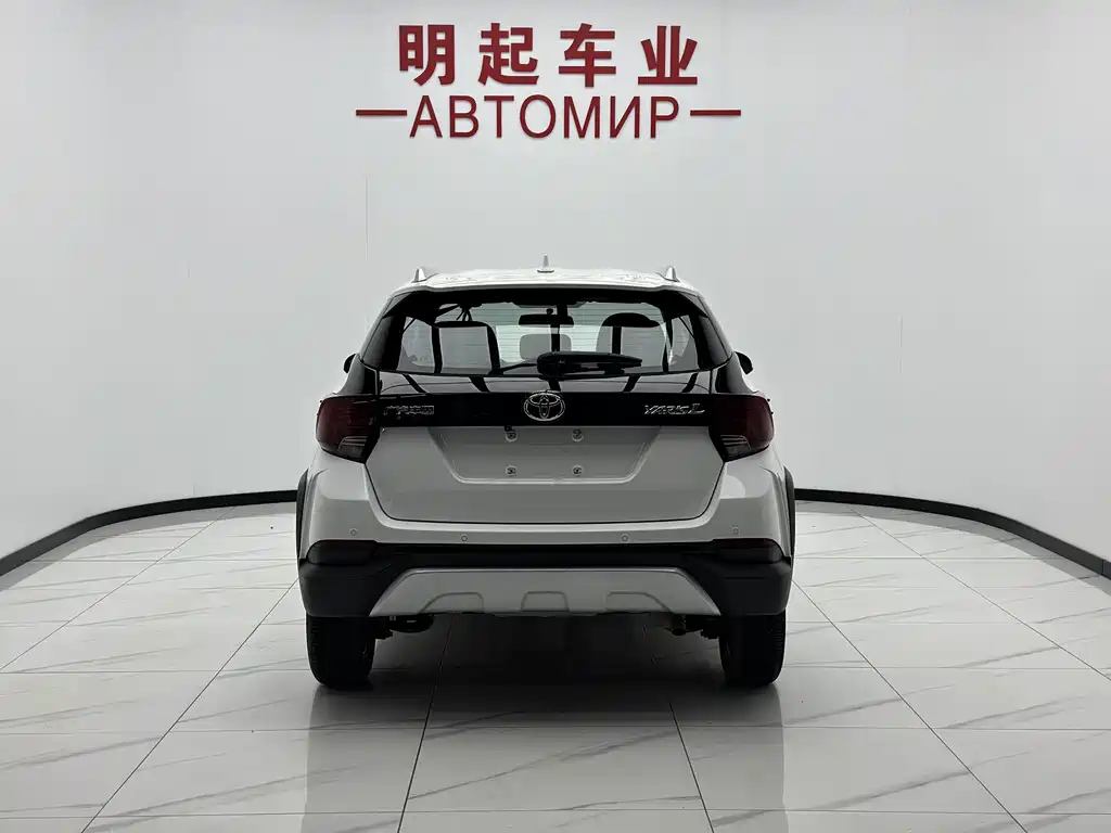 Toyota Yaris L 2022 — фото 10