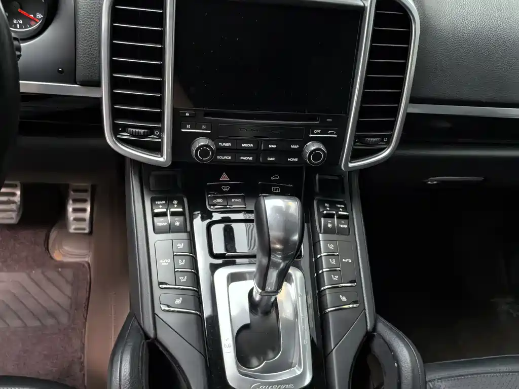 Porsche Cayenne 2017 — фото 13
