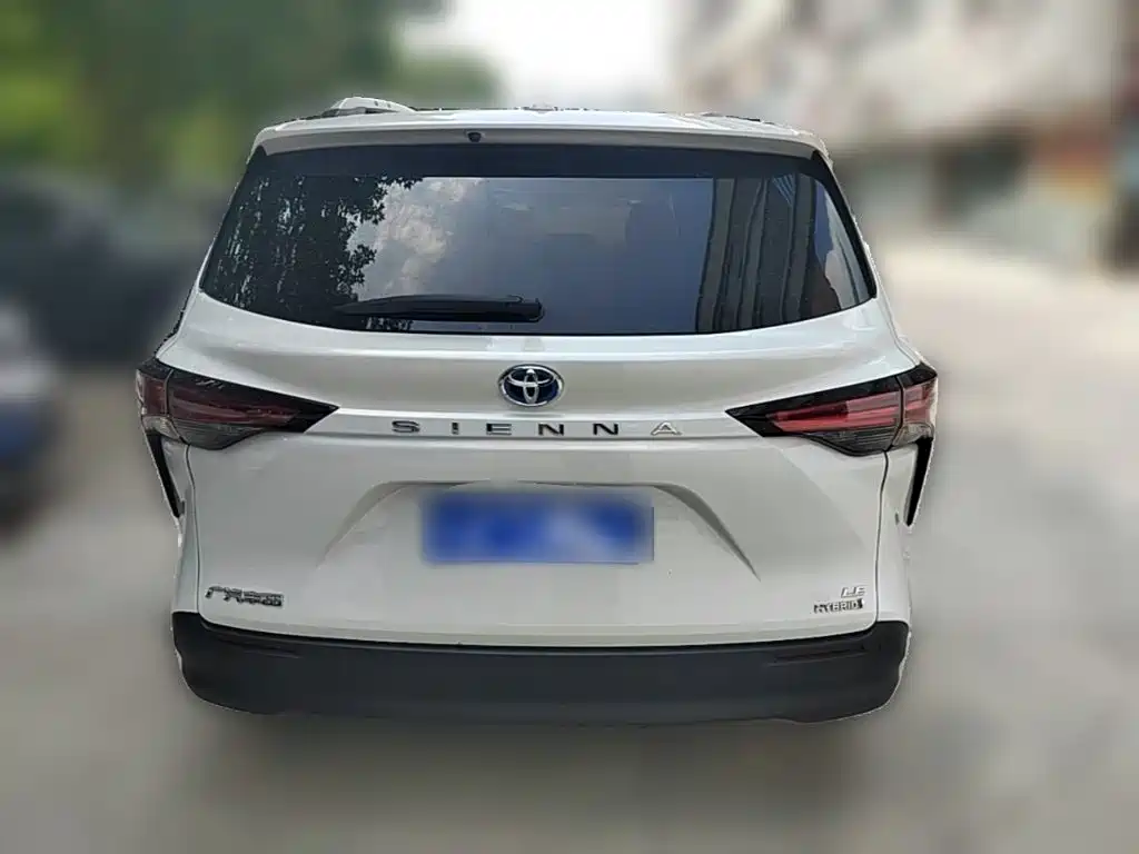 Toyota Sienna 2022 — фото 10