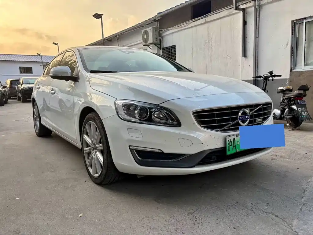 Volvo S60 PHEV 2016 — фото 3