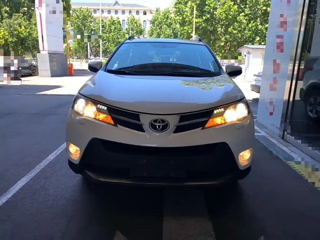 Toyota RAV4 2015 — фото 3