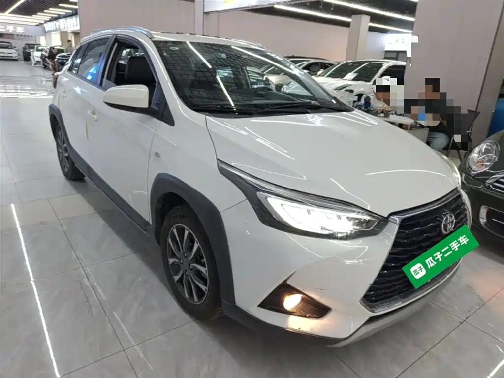 Toyota Yaris L 2023 — фото 4