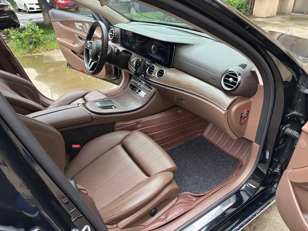 Mercedes-Benz E-Class 2019 — фото 10