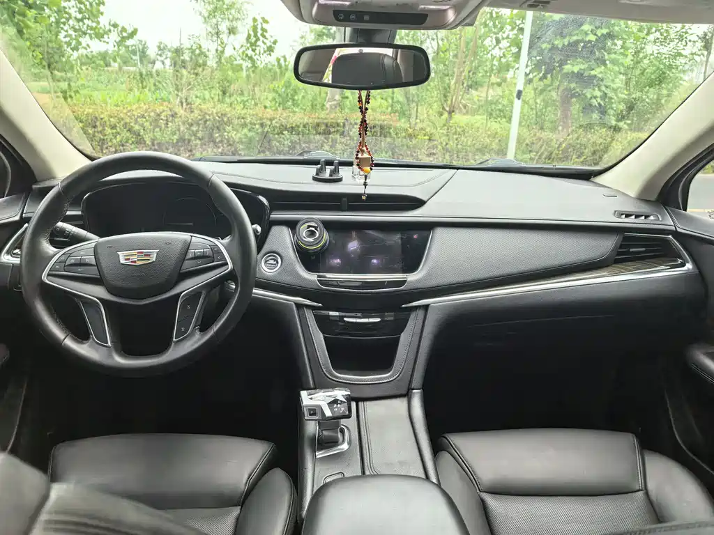 Cadillac XT5 2016 — фото 13