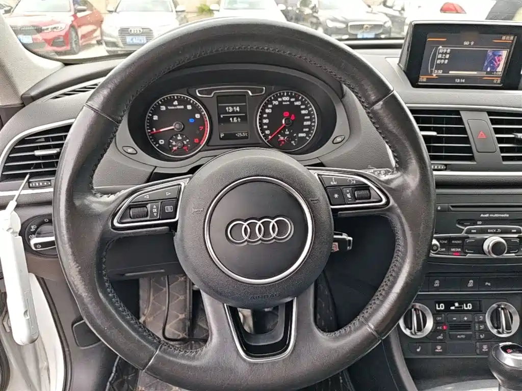 Audi Q3 2016 — фото 11