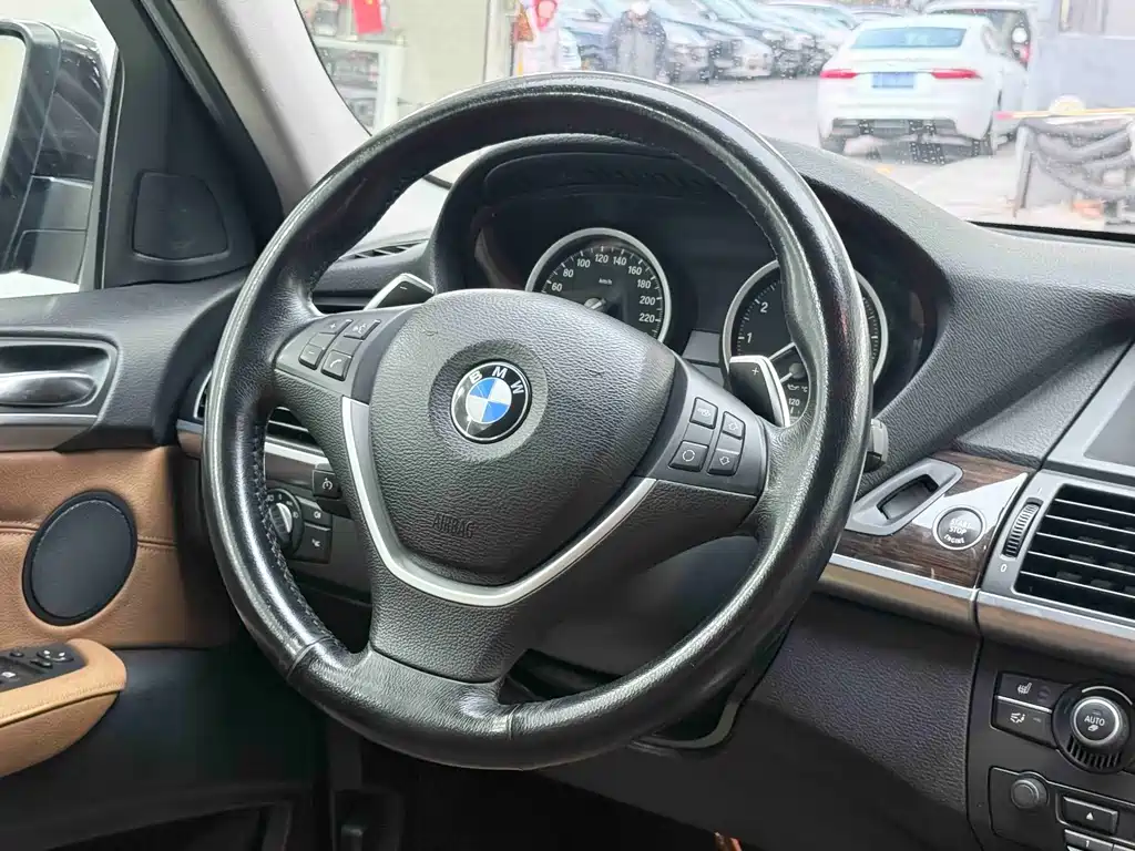 BMW X6 2012 — фото 11