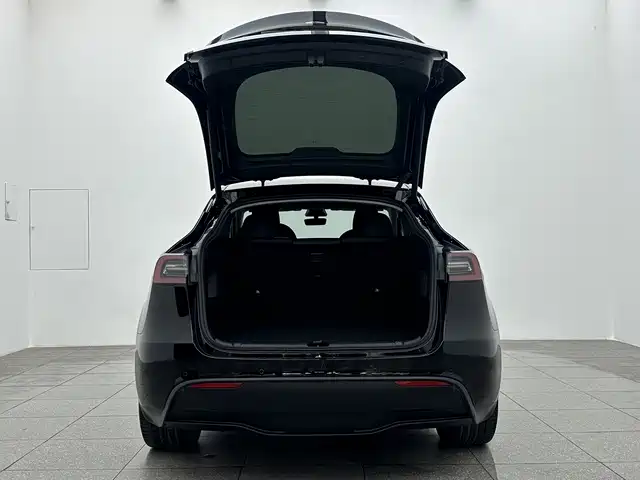 Tesla Model Y 2023 — фото 15