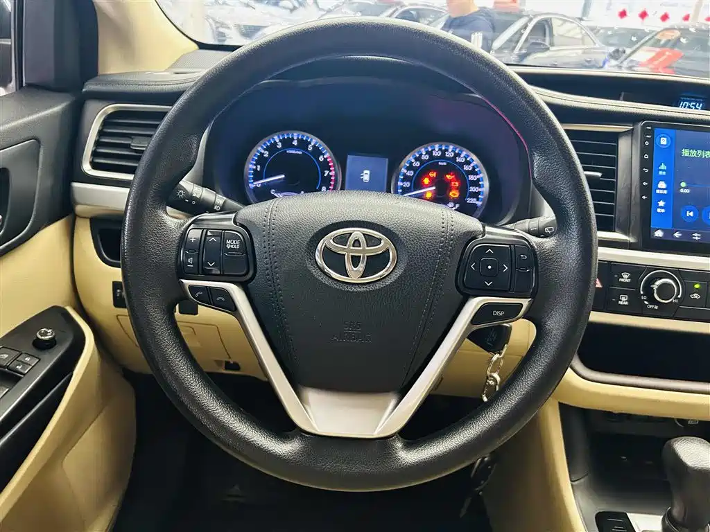 Toyota Highlander 2018 — фото 15