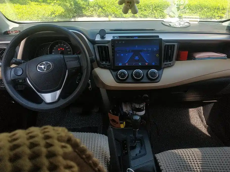 Toyota RAV4 2017 — фото 12
