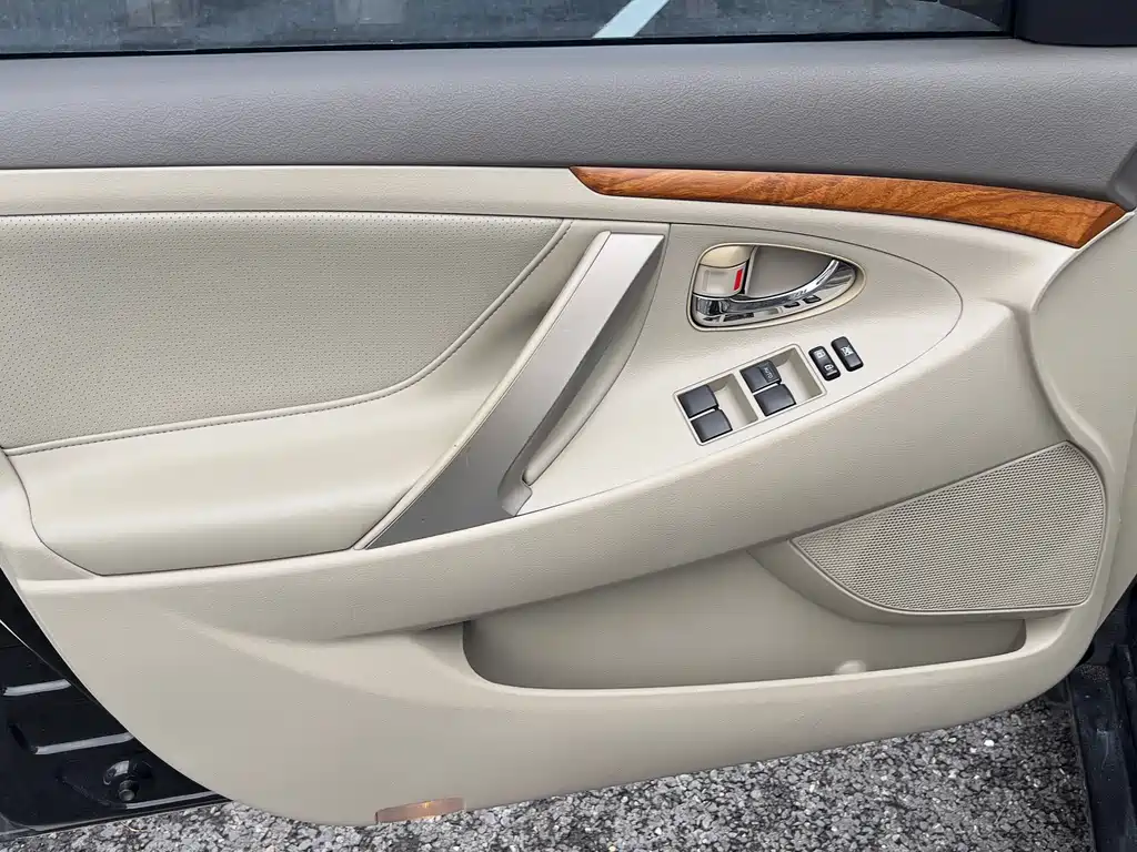 Toyota Camry 2011 — фото 6