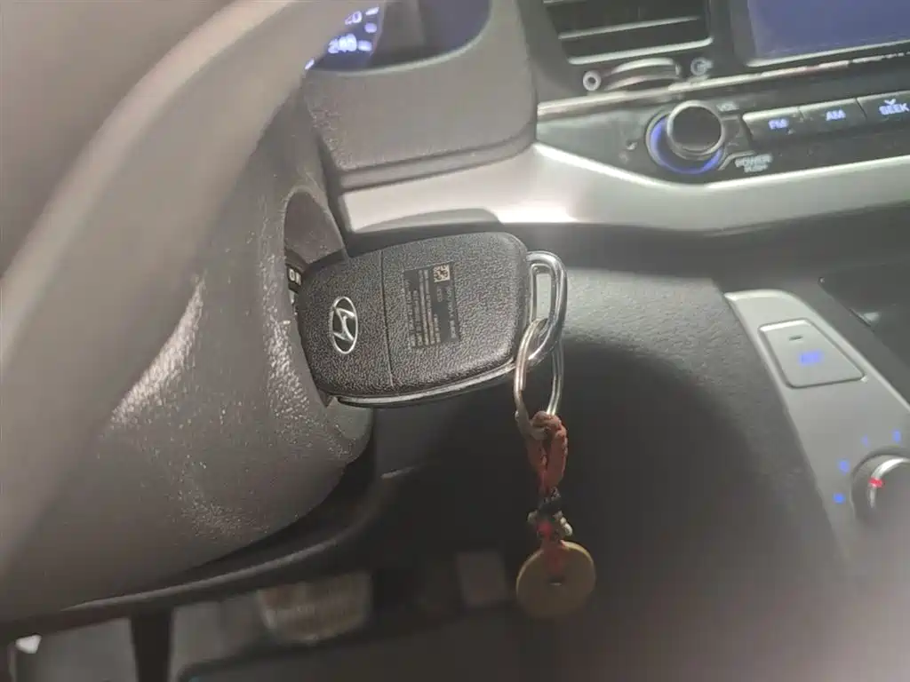 Hyundai Elantra 2018 — фото 9