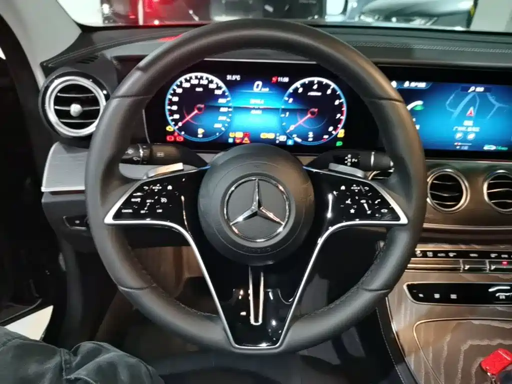 Mercedes-Benz E-Class 2023 — фото 11