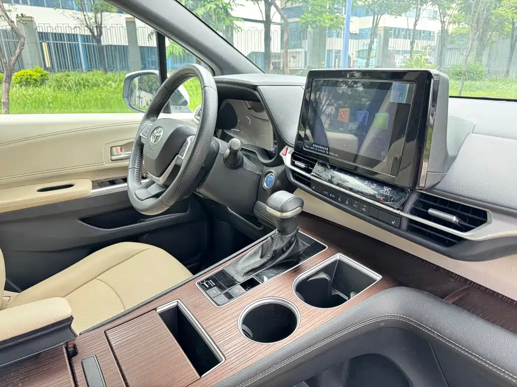 Toyota Sienna 2022 — фото 10
