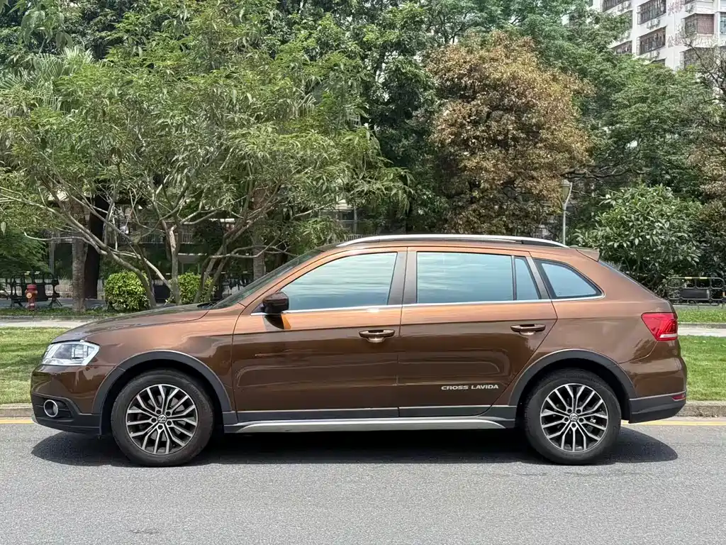 Volkswagen Cross Lavida 2015 — фото 4