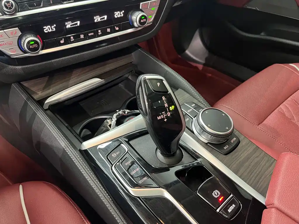BMW 5 Series 2023 — фото 11