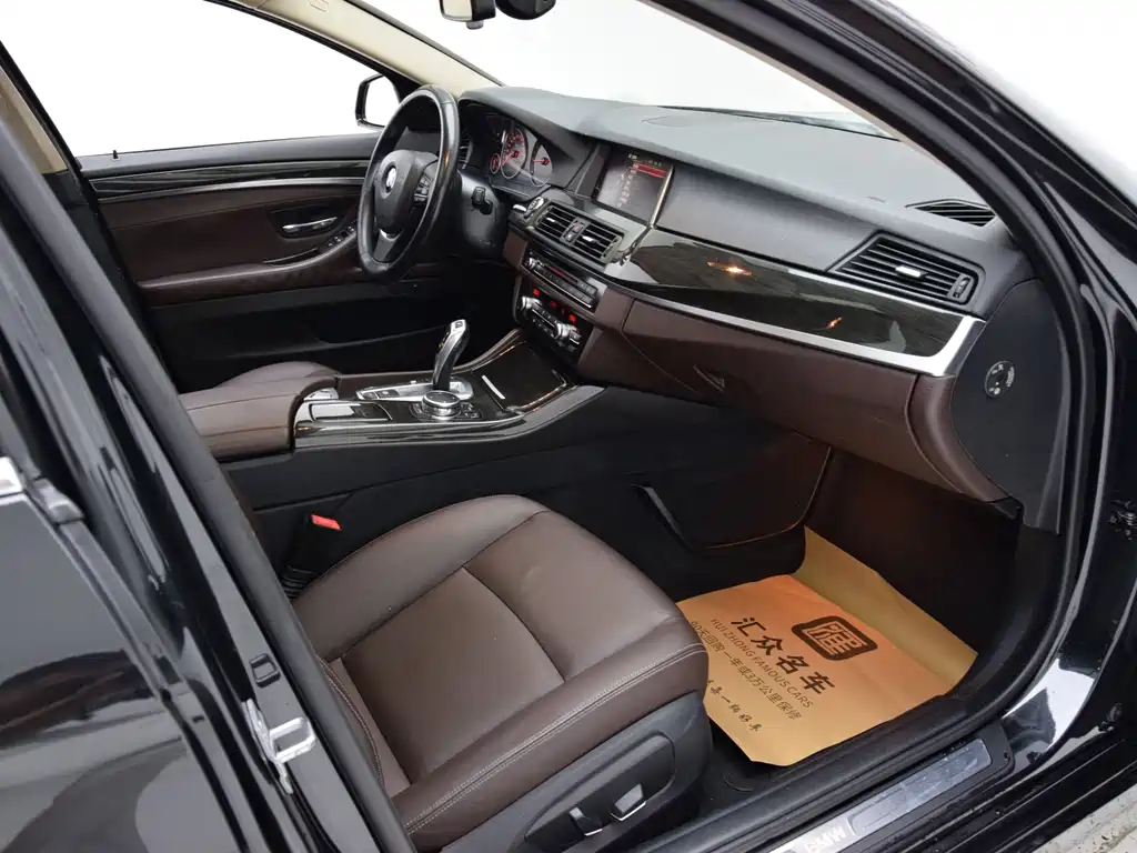 BMW 5 Series 2016 — фото 18