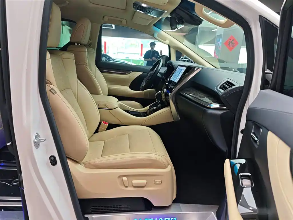 Toyota Alphard 2022 — фото 11