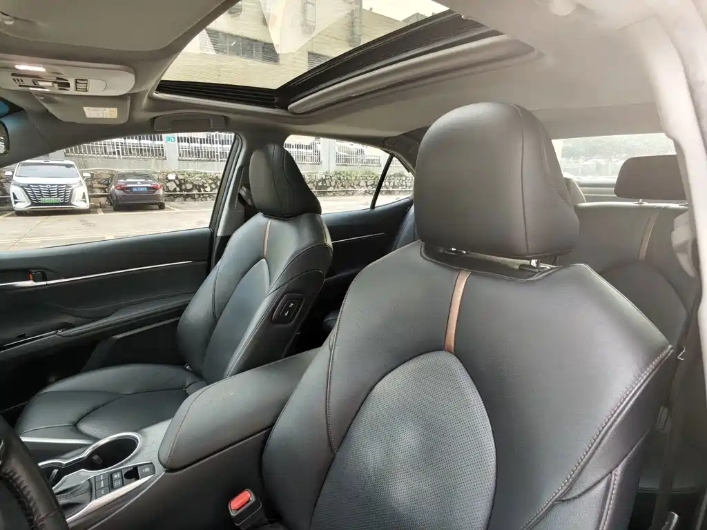 Toyota Camry 2021 — фото 11