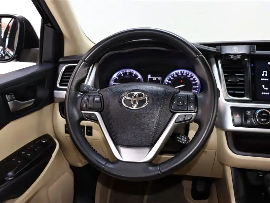 Toyota Highlander 2018 — фото 13
