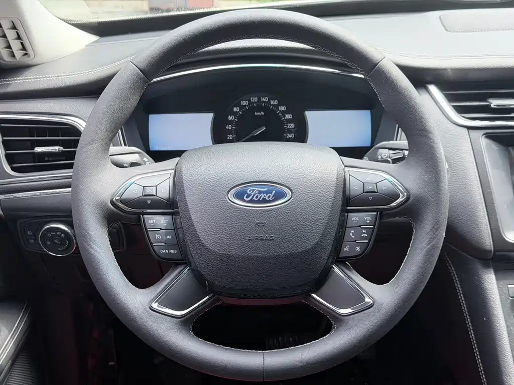Ford Taurus 2017 — фото 10
