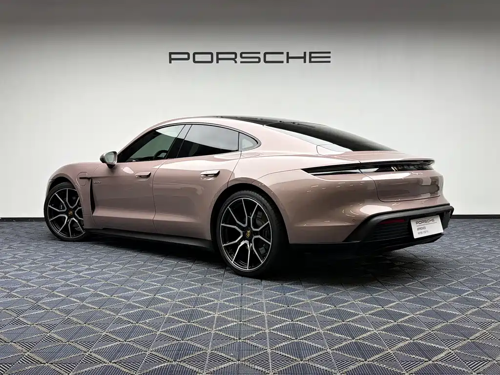Porsche Taycan 2023 — фото 10