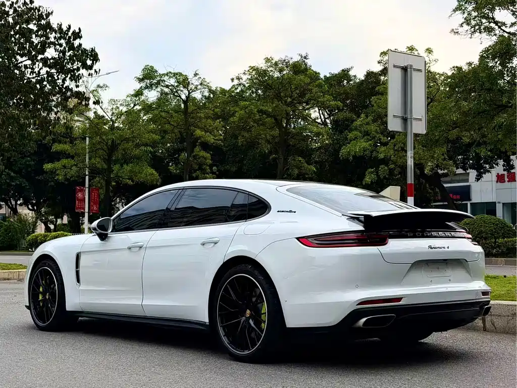 Porsche Panamera New Energy 2018 — фото 9