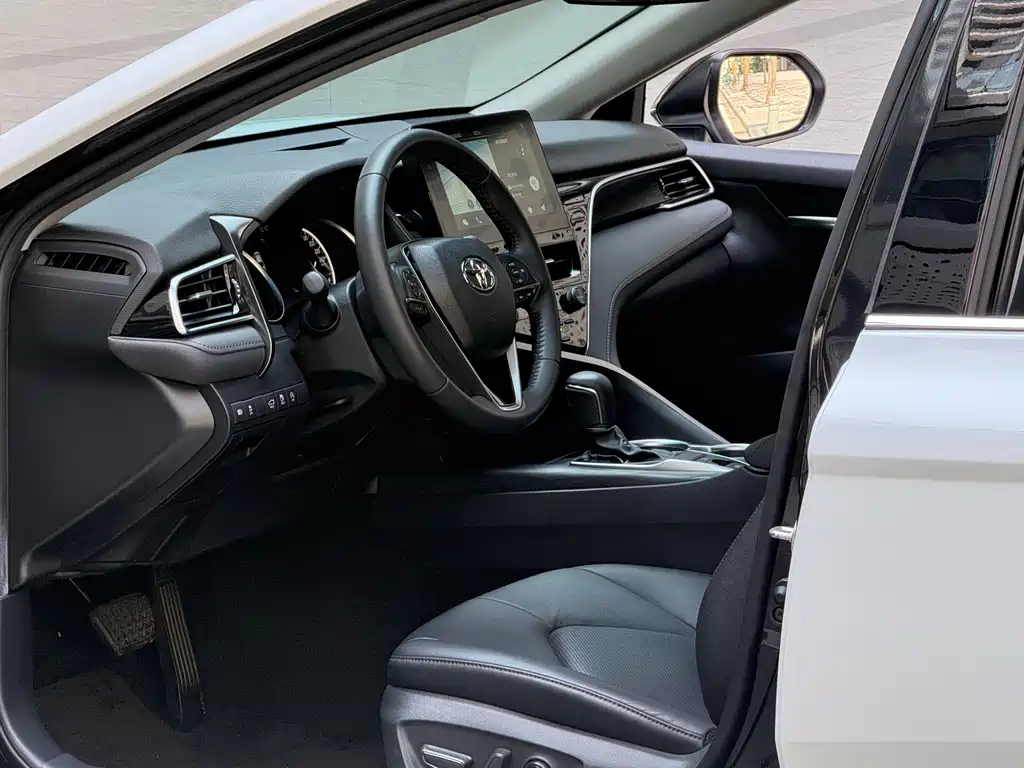 Toyota Camry 2023 — фото 7