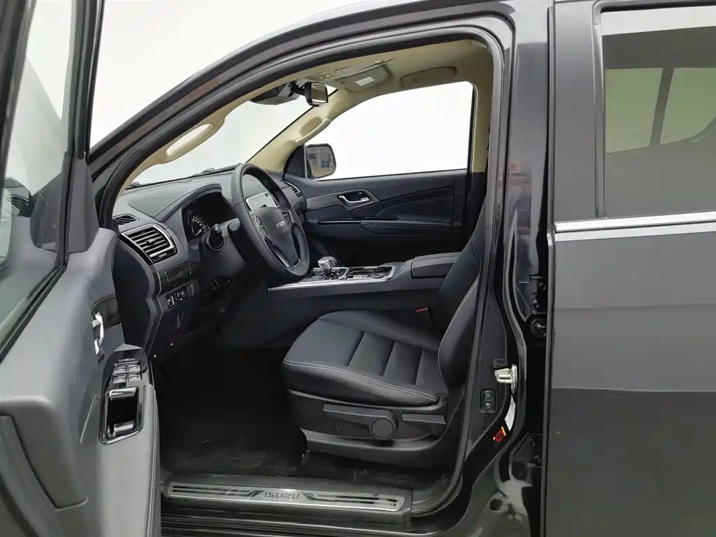 Isuzu MU-X 2023 — фото 10