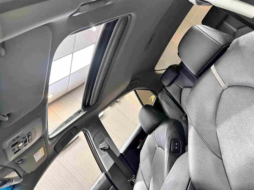 Toyota Camry 2022 — фото 15