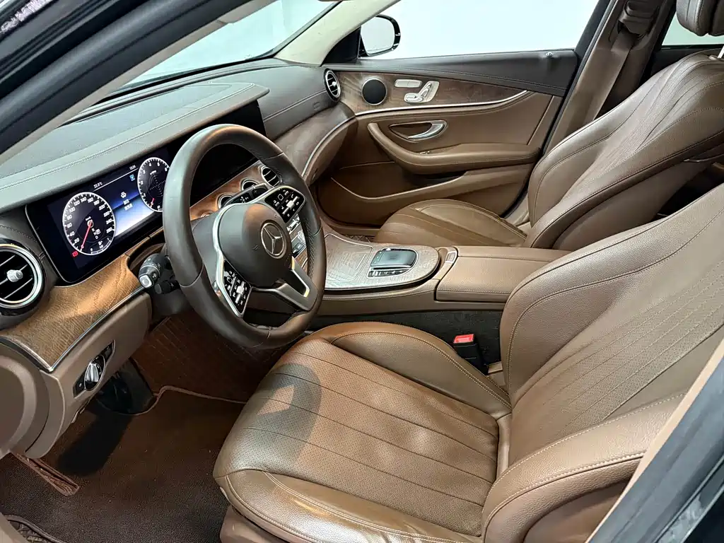 Mercedes-Benz E-Class 2018 — фото 13