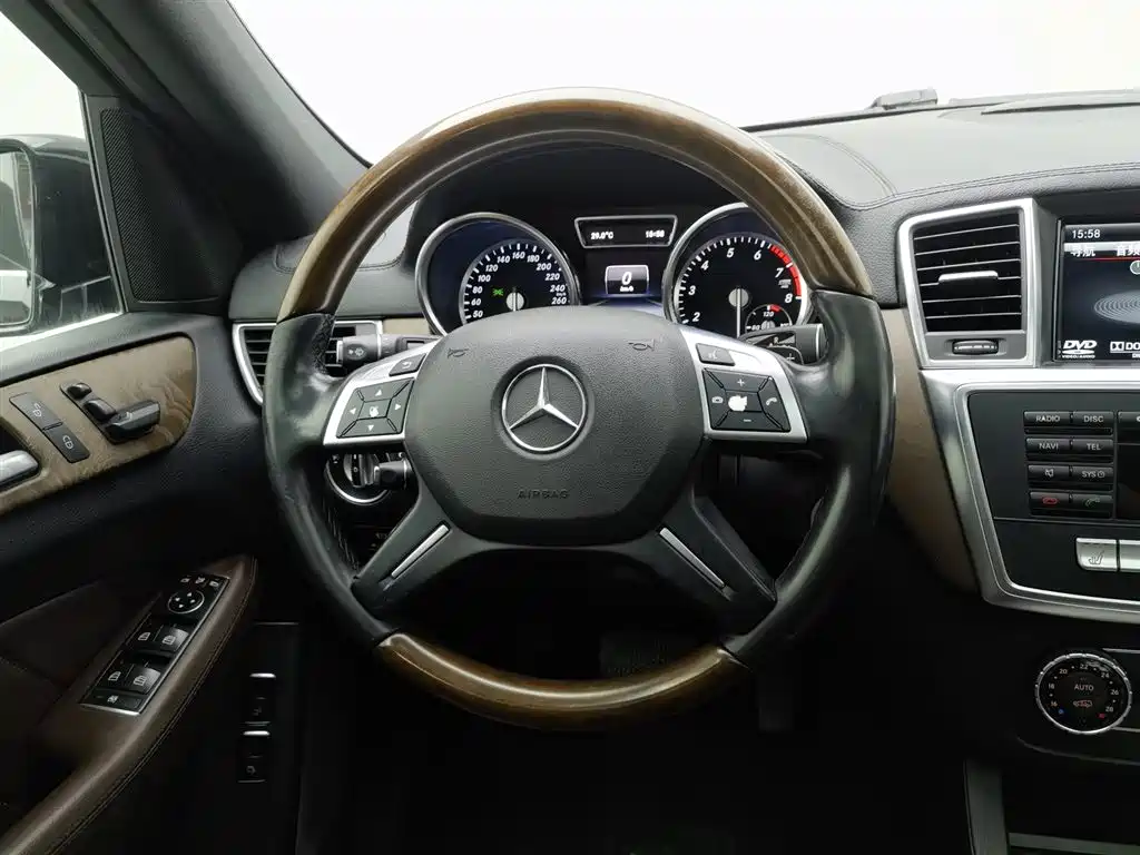 Mercedes-Benz GL-Class 2015 — фото 11