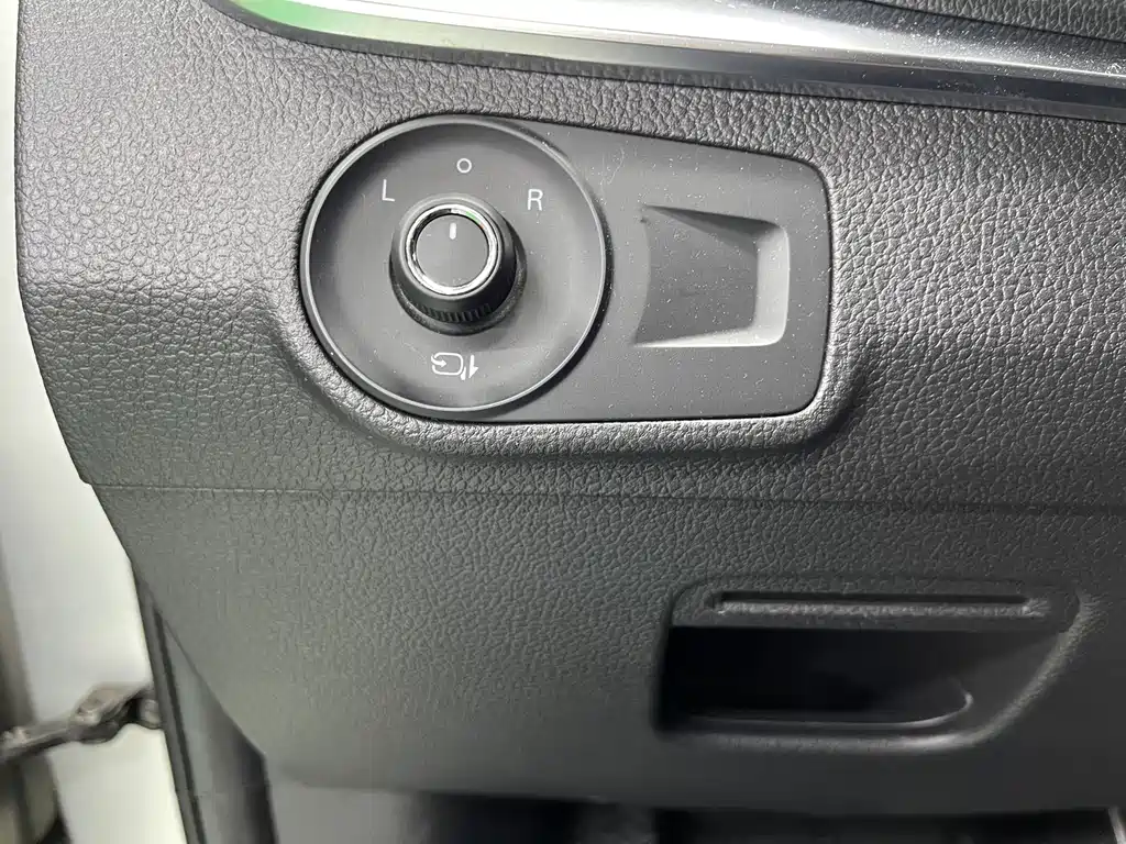 Roewe RX5 New Energy 2018 — фото 18